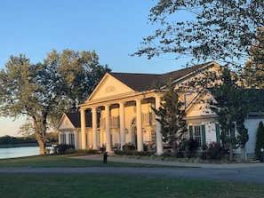Front of property - The B & B at Queenslake (Georgetown)