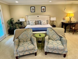 Suite, 1 King Bed, Private Bathroom, Lake View | In-room safe, desk, free WiFi