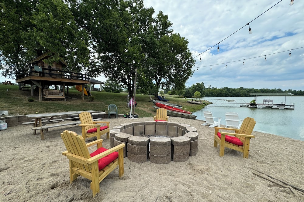 The B & B at Queenslake