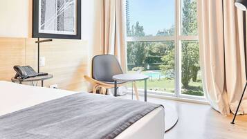 Classic Room, 1 King Bed | Minibar, in-room safe, desk, blackout drapes