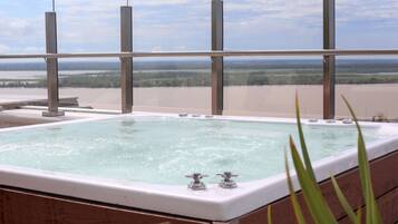 Bañera de hidromasaje exterior