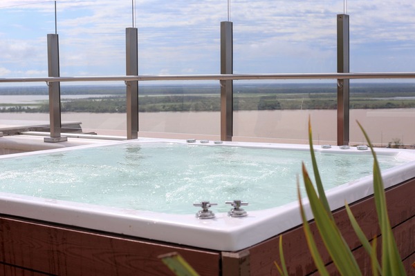 Bain à remous extérieur