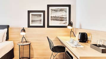 Habitació clàssica, 1 llit de matrimoni gran | Minibar, caixa forta a l'habitació, escriptori i cortines opaques