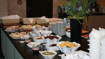 Free daily buffet breakfast
