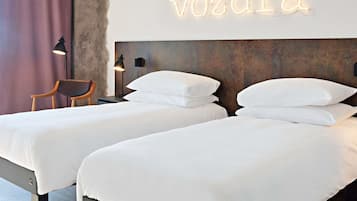 Standard Twin Room, 2 Twin Beds | Hypo-allergenic bedding, minibar, desk, blackout drapes