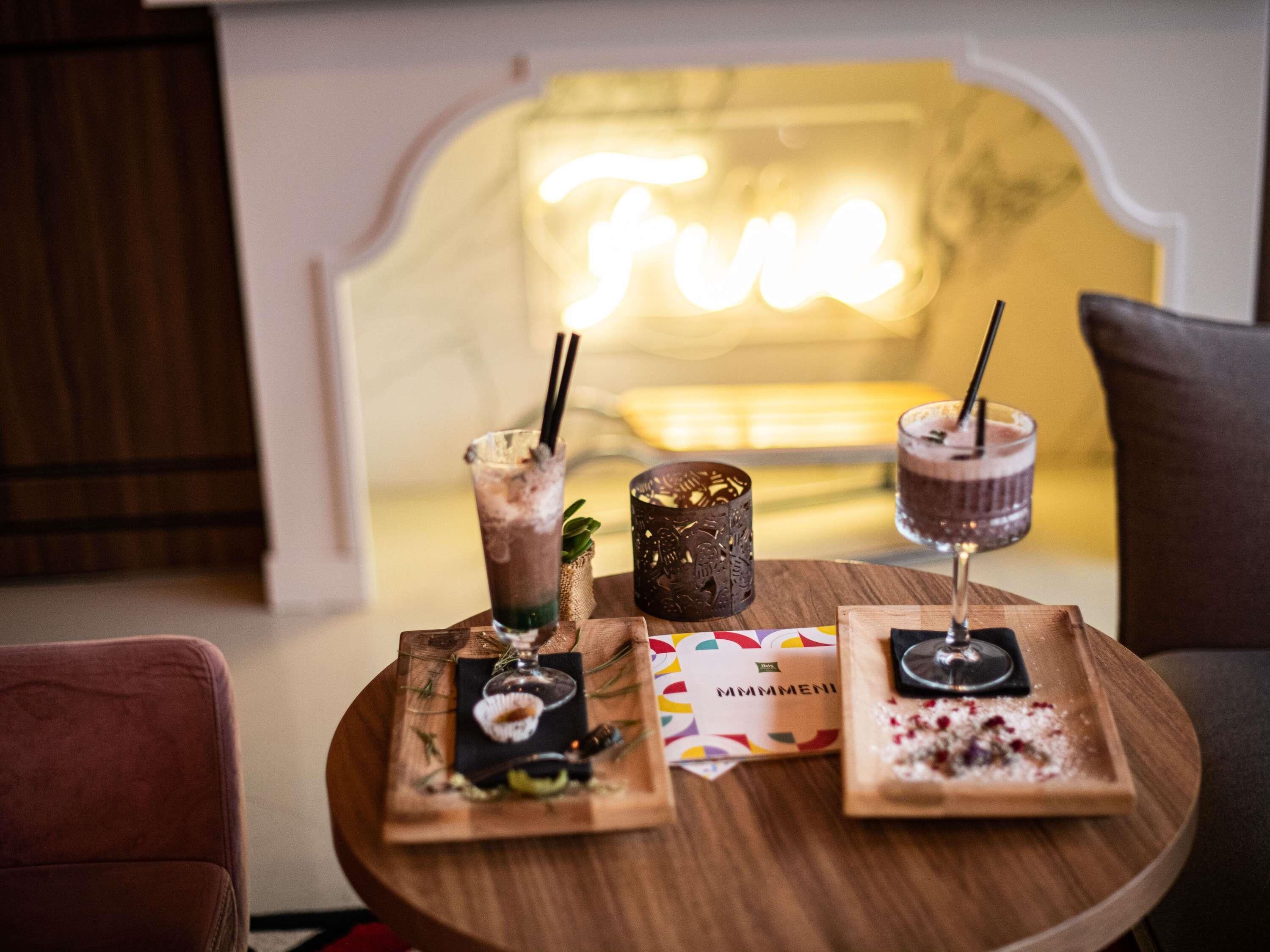 Bar (trong khuôn viên)