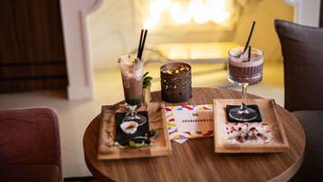 Bar (trong khuôn viên)