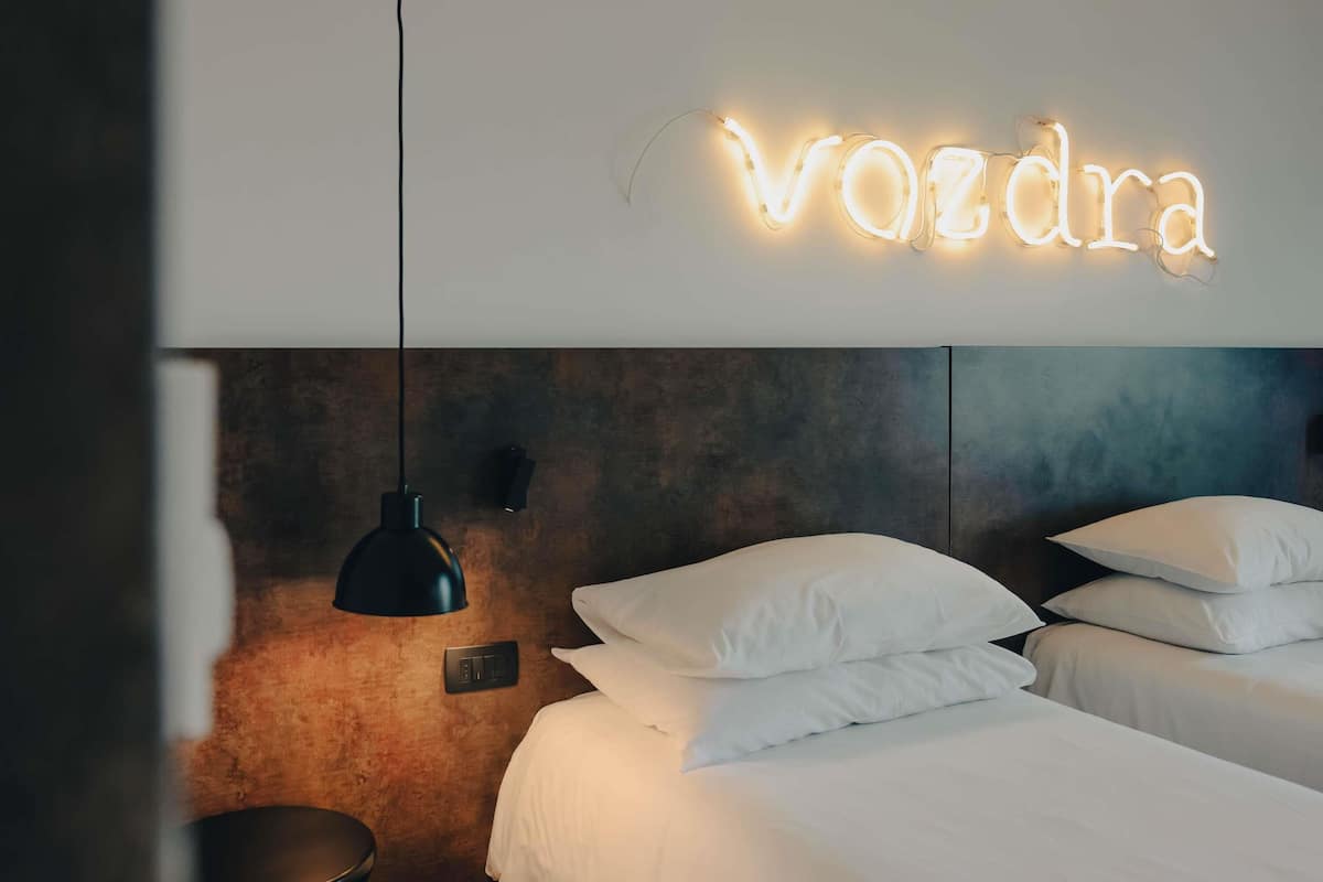 Standard-Zweibettzimmer, 2 Einzelbetten | Allergikerbettwaren, Minibar, Schreibtisch, Verdunkelungsvorhänge