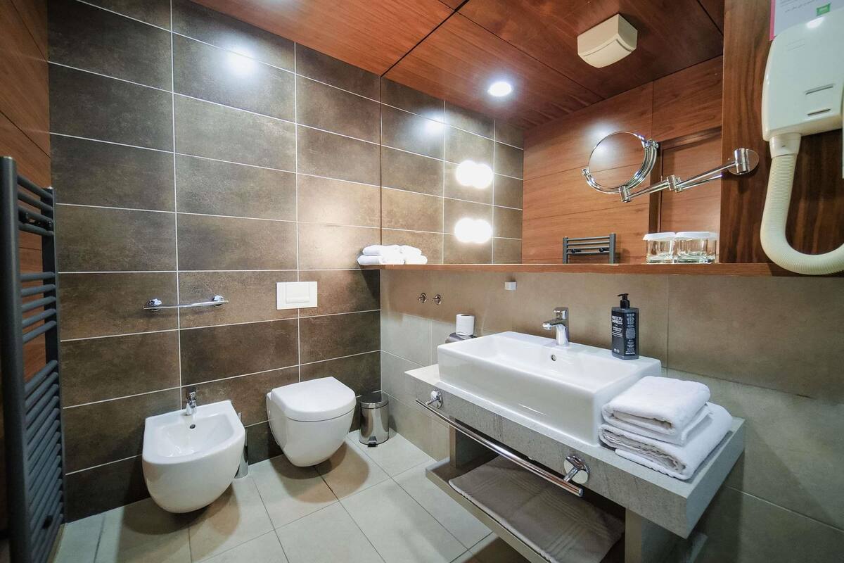 executive room, 1 king bed with sofa bed, balcony | hypo-allergenic bedding, minibar, desk, blackout curtains