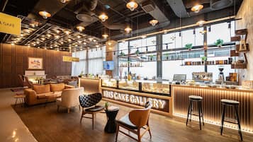 2 Bars/Lounges