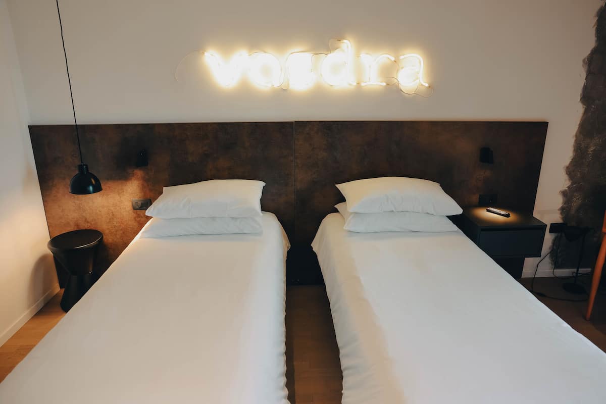 standard twin room, 2 single beds | hypo-allergenic bedding, minibar, desk, blackout curtains