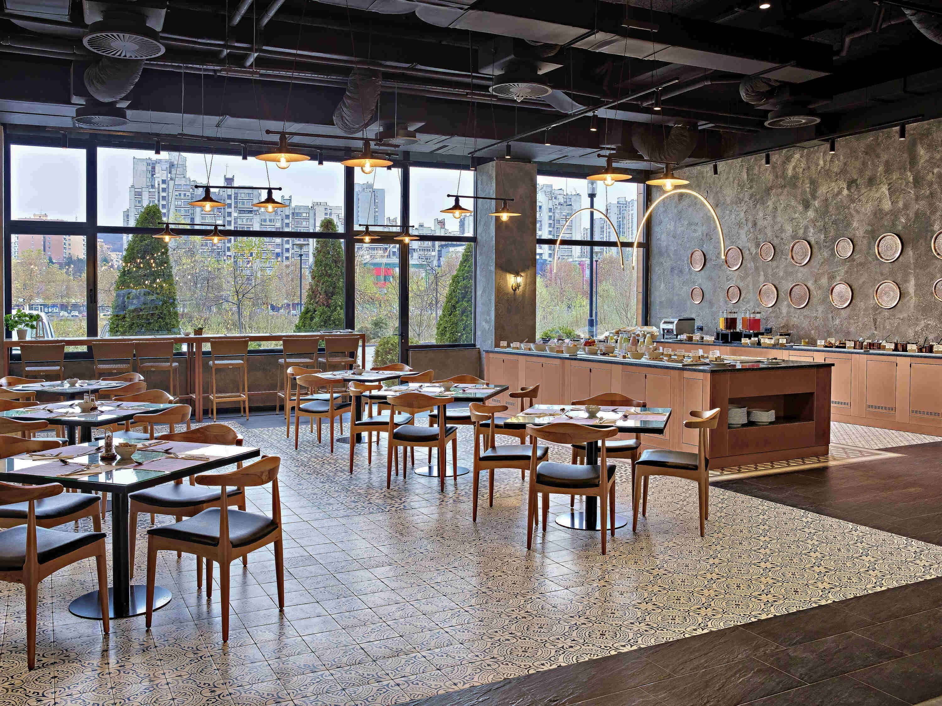 2 Restaurants; Mittagessen und Abendessen werden serviert