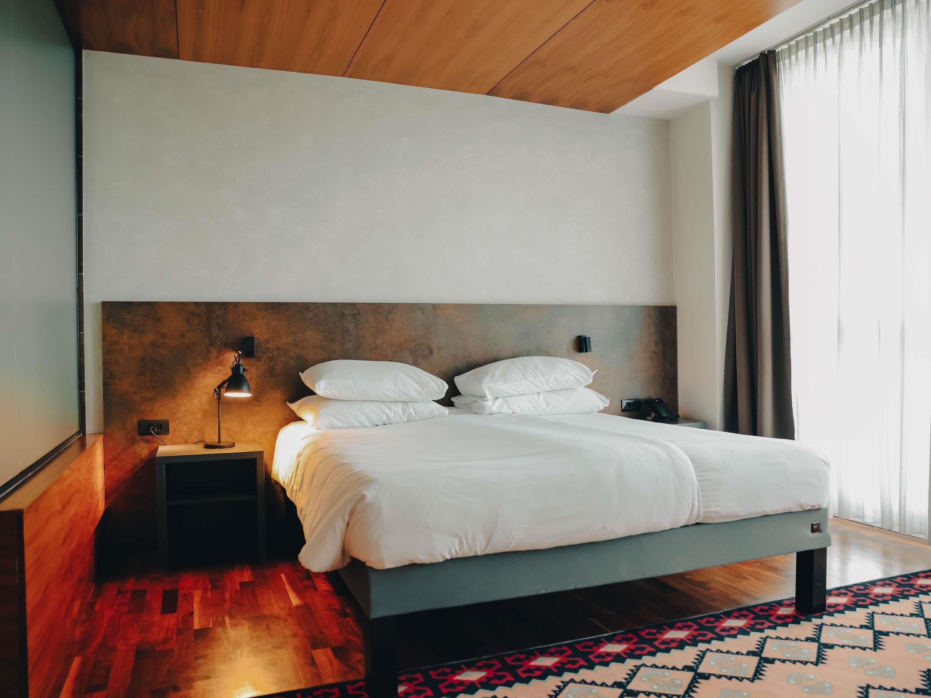 Allergikerbettwaren, Minibar, Schreibtisch, Verdunkelungsvorhänge