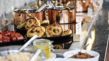 Free daily buffet breakfast