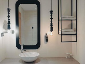 Hypo-allergenic bedding, minibar, desk, blackout drapes - ibis Styles Sarajevo (Sarajevo)