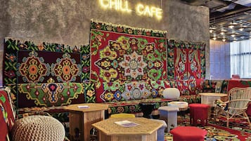2 bars/lounges