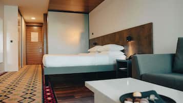 Executive Room, 1 King Bed with Sofa bed, Balcony | Hypo-allergenic bedding, minibar, desk, blackout curtains