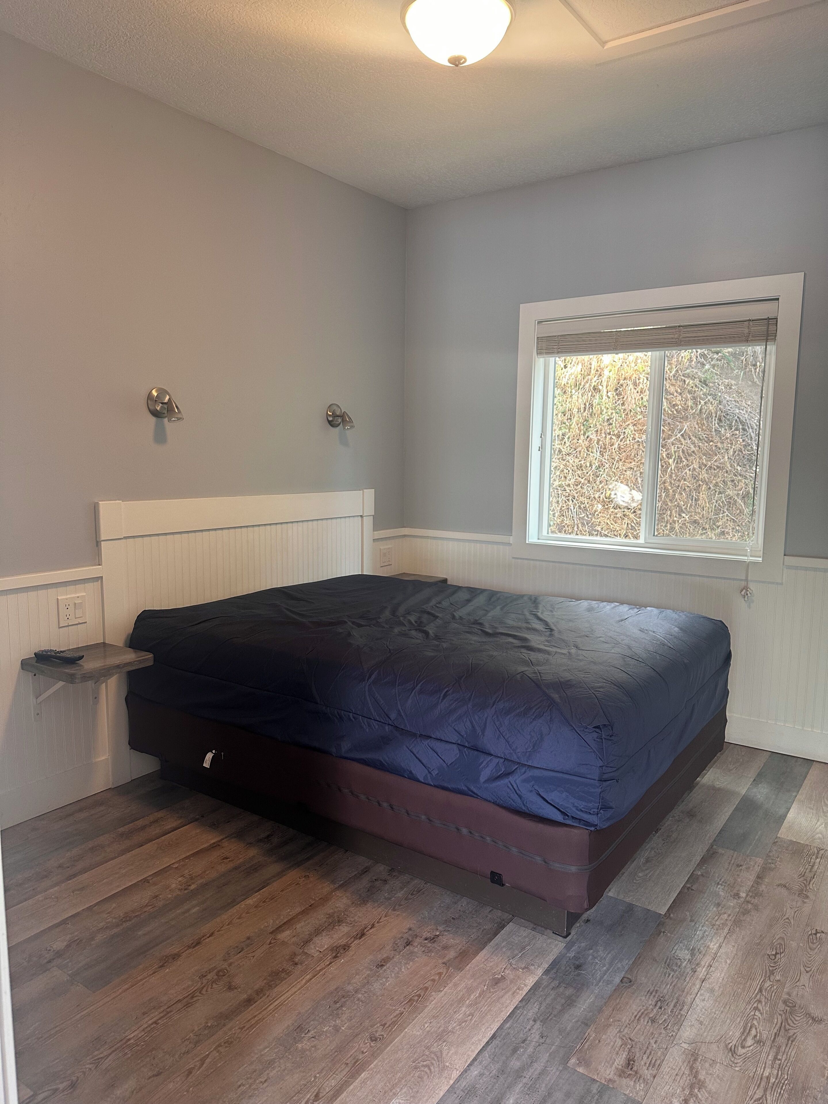 Deluxe Cottage, 1 Queen Bed (Guests Provide Linens)