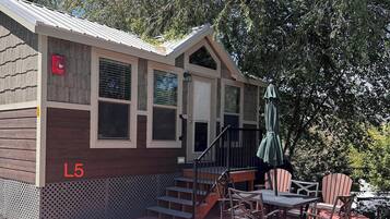 1 bedroom, individually furnished, laptop workspace, free WiFi