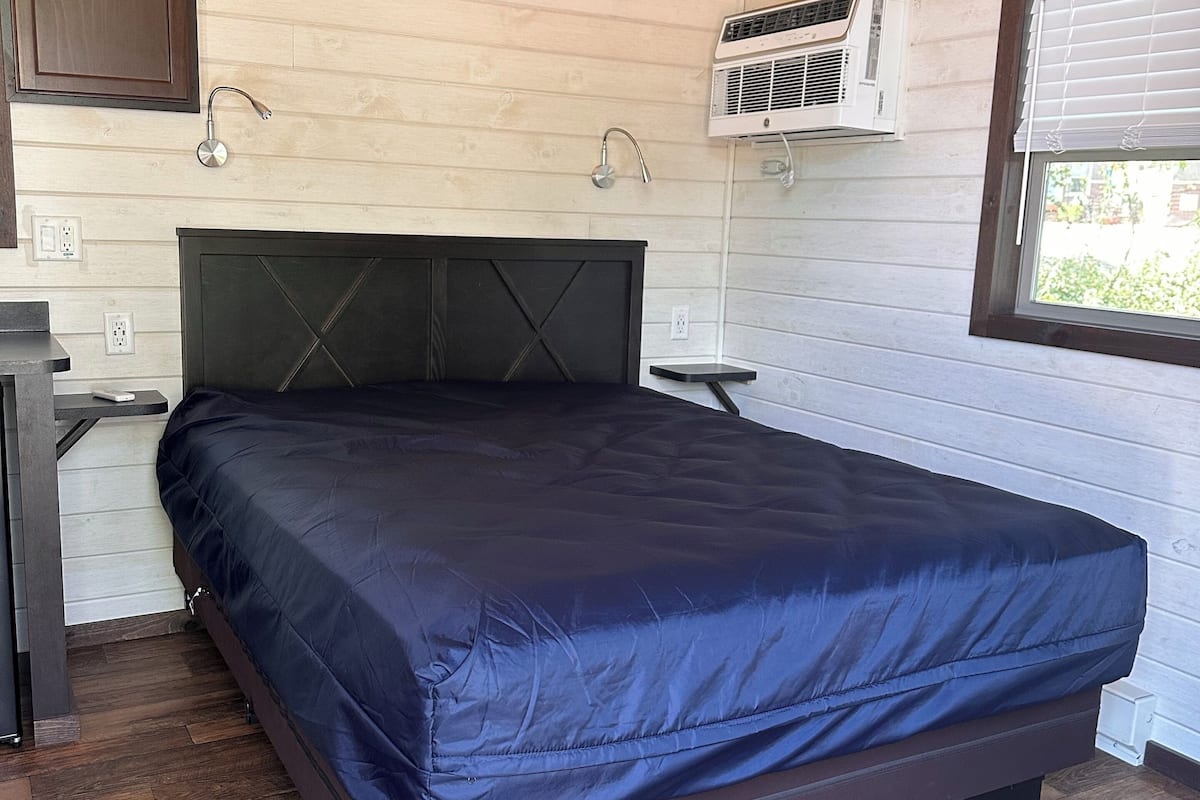 Economy-mökki, useita sänkyjä | Oleskelualue | Taulutelevisio, takka