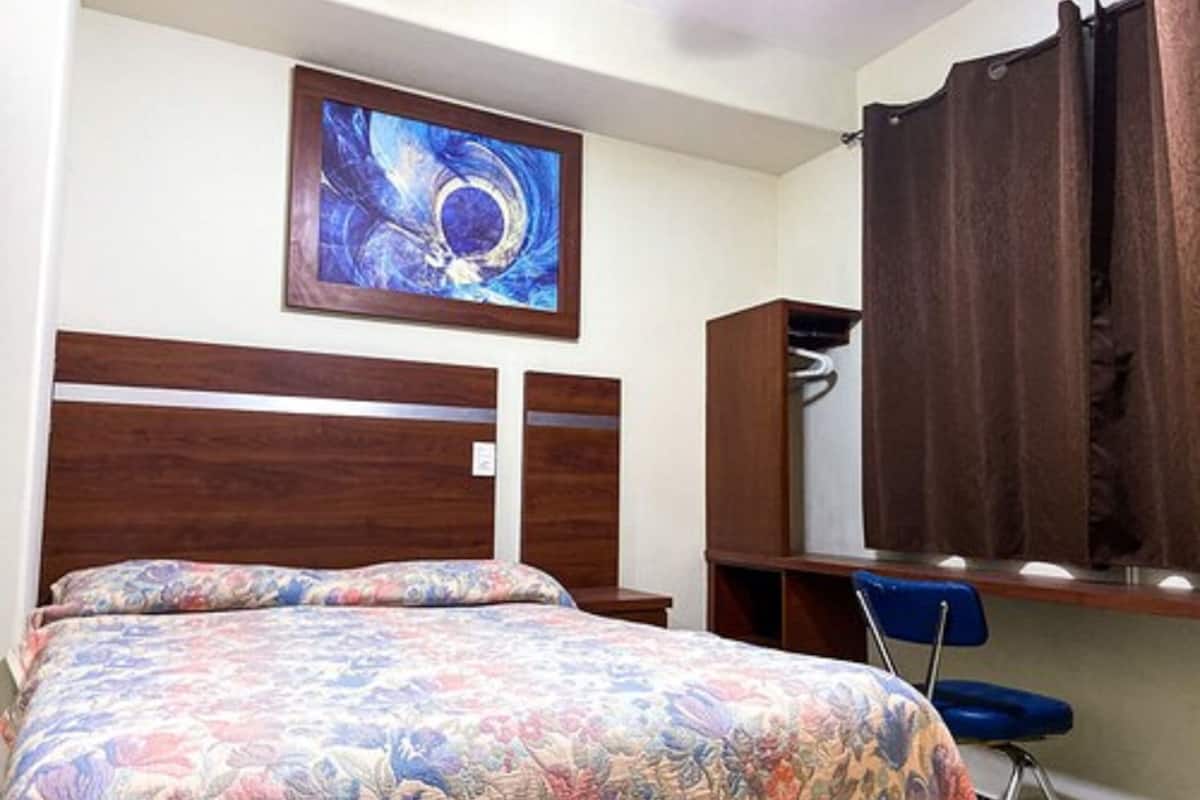 Habitación individual, 1 cama matrimonial | Wifi gratis y ropa de cama