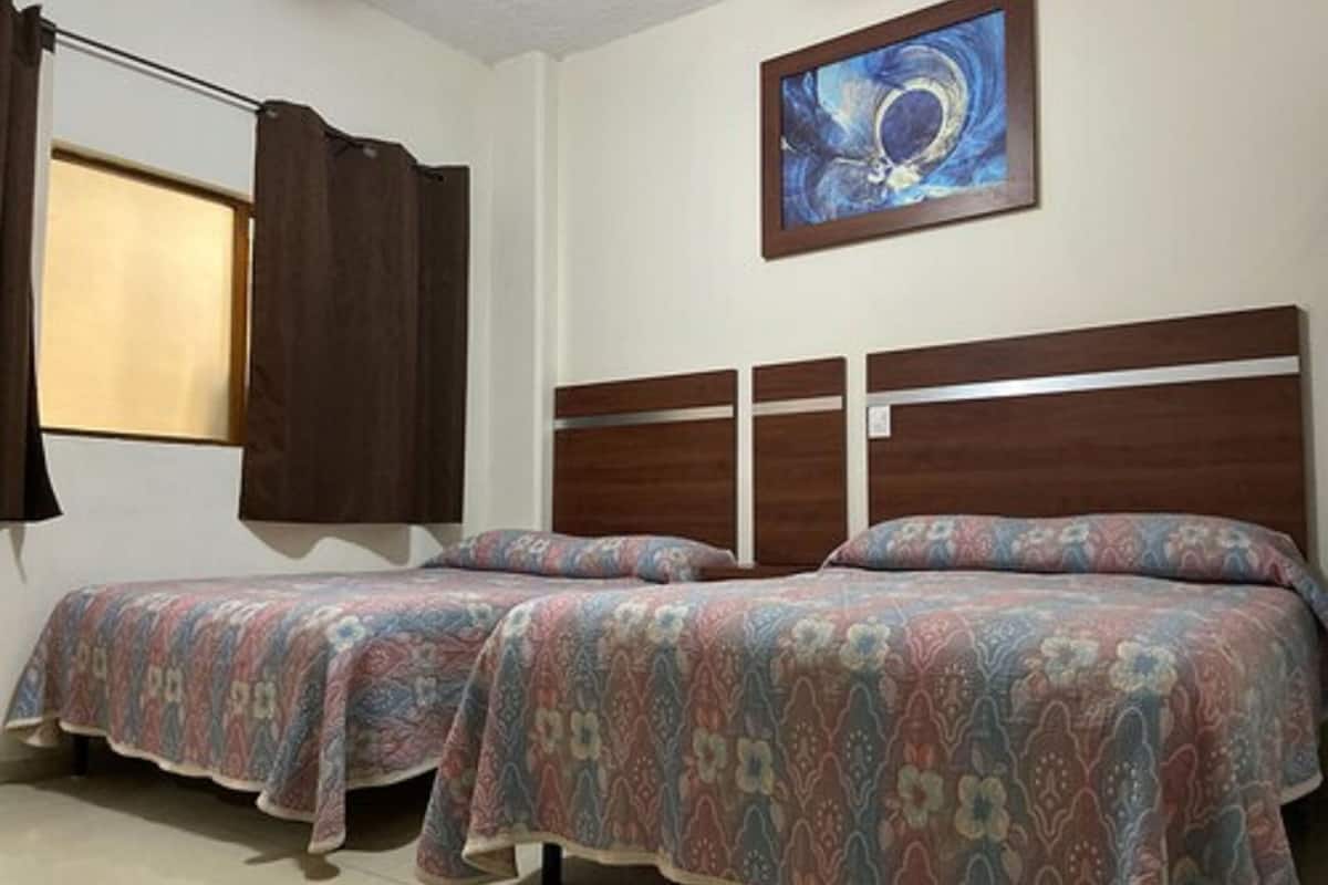 Habitación doble, 2 camas matrimoniales | Wifi gratis y ropa de cama
