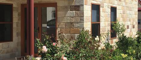 Entrada al alojamiento