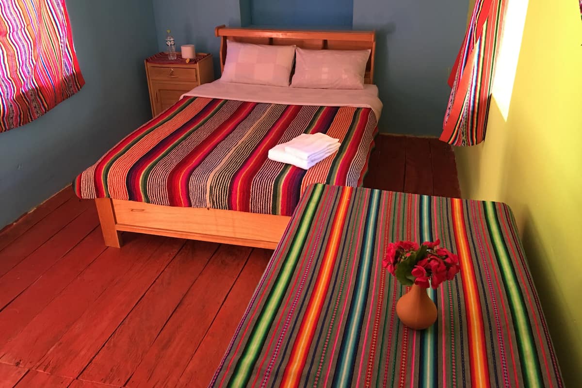 Driepersoonskamer, gedeelde badkamer | 1 slaapkamer