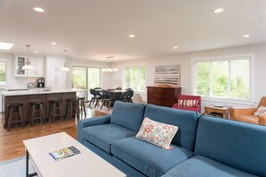 Smart TV, fireplace, video games, books - Modern And Spacious Berkshires Retreat 5 bdrm 3 bath (Lee)