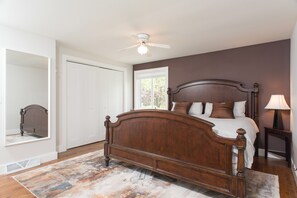 5 bedrooms, desk, iron/ironing board, free WiFi - Modern And Spacious Berkshires Retreat 5 bdrm 3 bath (Lee)