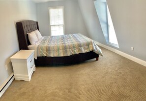 4 bedrooms, iron/ironing board, WiFi, bed sheets - Roe Summer Cottage, Suite C (Watkins Glen)