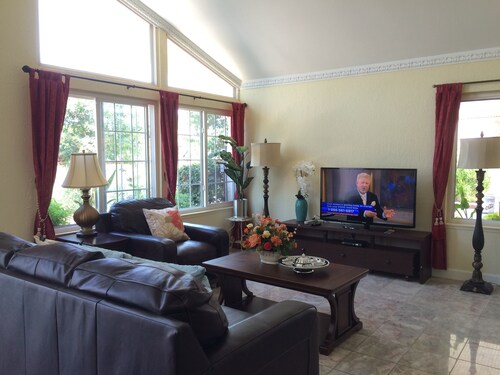 Pembrooke private House, 1000 sqft private Pool, Quiet and comfortable.