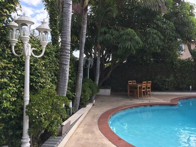 Pembrooke private House, 1000 sqft private Pool, Quiet and comfortable.
