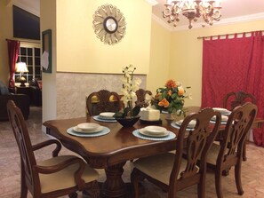 Dining - Pembrooke private House, 1000 sqft private Pool, Quiet and comfortable. (Anaheim)
