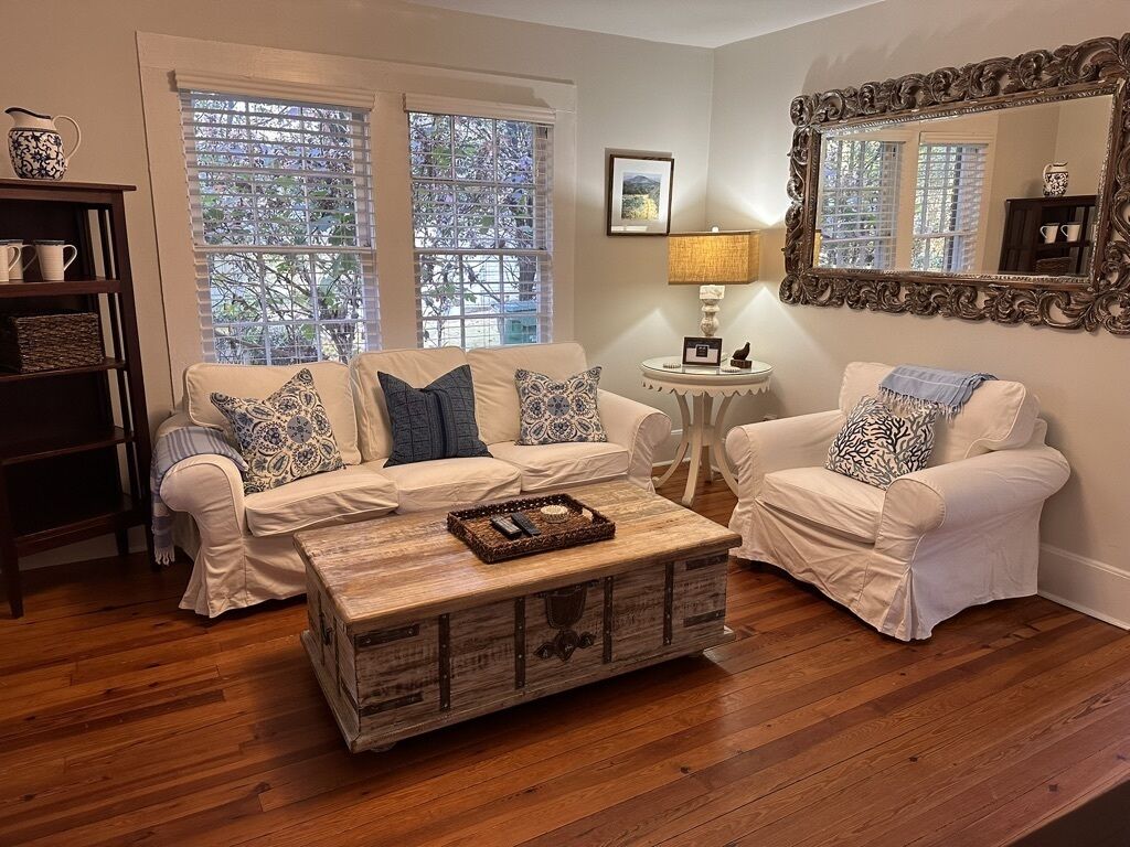 Charming 2 BR Cottage - Walk to Marta - Sleeps 3