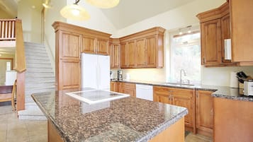 Frigorífic, microones, forn i placa de cuina