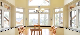Best Ski-in/Ski-Out Luxury Chalet at Khmr - Hot Tub, Heated Floors, game table