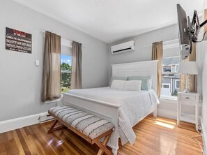 4 habitaciones, tabla de planchar con plancha y cuna de viaje 