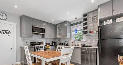 Milton Retreat, 5 min to Boston ,major highways . Safe family neighborhood . 😀