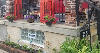 Welcome to Germantown, Charming, 1 br. Studio apartment sleeps 4