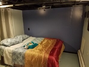 Desk, iron/ironing board, free WiFi, bed sheets