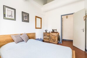 1 camera, insonorizzazione, ferro/asse da stiro, Wi-Fi gratuito