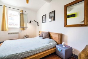 1 chambre, chambres insonorisées, fer et planche à repasser