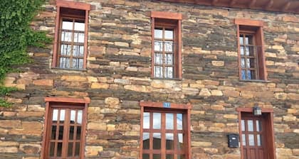 Ferienhaus / Villa - Muga de Alba