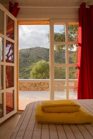 2 bedrooms, iron/ironing board, bed sheets