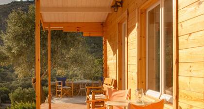 Encantadora Eco-Casa de madera en la naturaleza virgen que rodea Sougia
