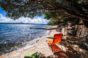Property grounds - Apartment in Posedarje by the Beach (Posedarje)
