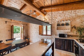 冰箱、微波炉、烤箱、炉灶