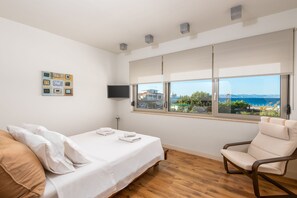 3 bedrooms, iron/ironing board, travel crib, free WiFi