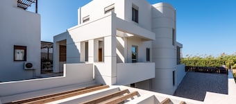Villa Ariane, 3 minutes de la plage avec une grande vue sur la mer, à Rhodes et la Grèce